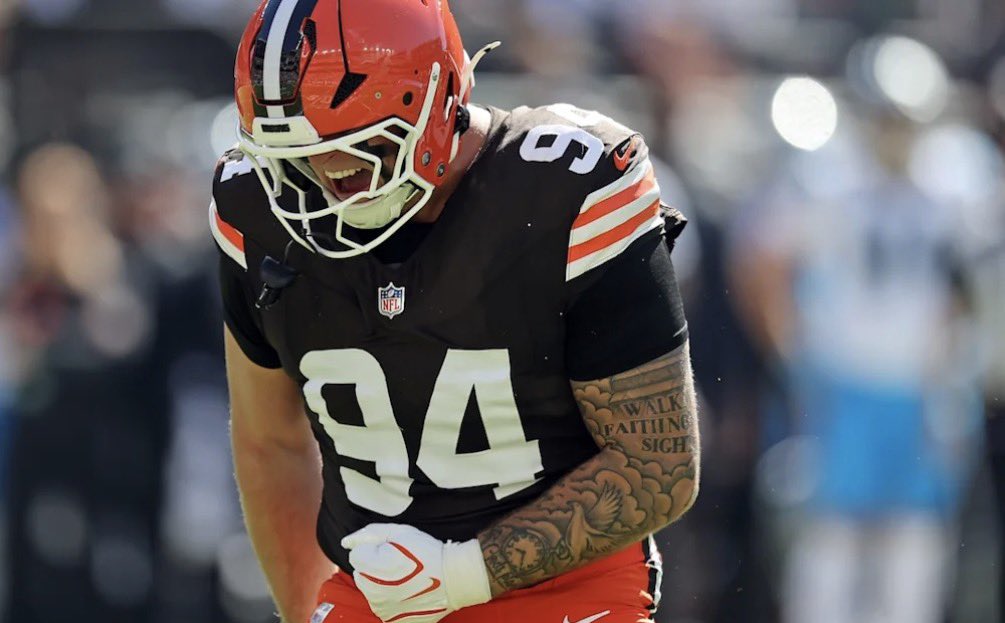 JFowlerESPN's tweet photo. Browns defensive tackle Mason Graham is expected to miss ‘some time’ but avoided major injury, per source. 

Relative good news for Graham, who’s off to hot start with 4.0 sacks. https://t.co/vZQFotTsy2