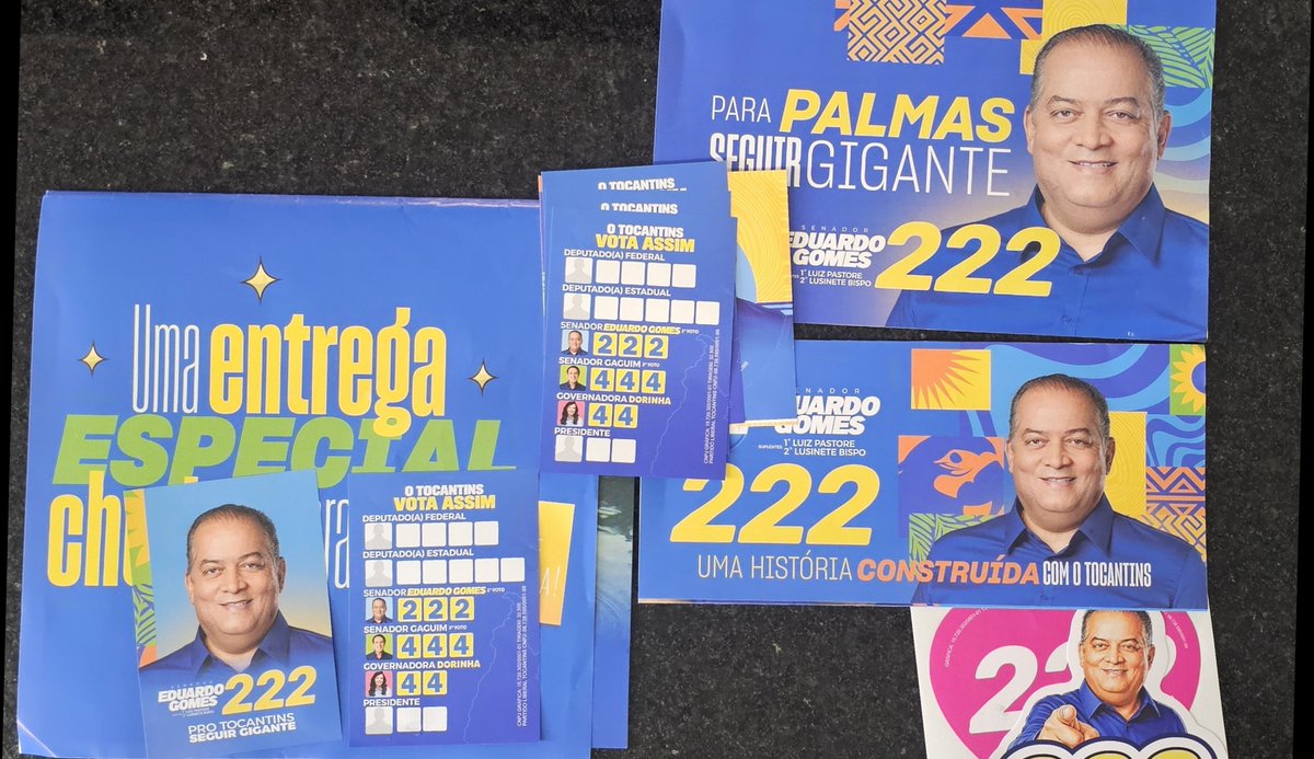 3xtreme7's tweet photo. Presidente do Partido Liberal (PL) com o material de campanha sem apoio ao Flávio Bolsonaro. https://t.co/uwkomu81AQ