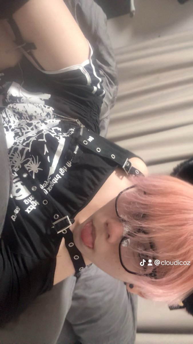 cloudicoz's tweet photo. I did full makeup today

#femboy #twink #catboy #asian https://t.co/ySJWcWG2H5