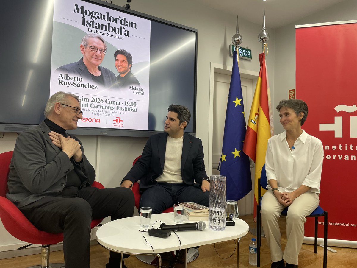 afierrog's tweet photo. Un gran placer apoyar la presentación del gran @AlbertoRuy, gracias a la hospitalidad de @ICEstambul, en donde habla con el experto en letras Mehmet Cemil sobre sus cinco novelas traducidas al turco.
¡Una formidable experiencia! https://t.co/QLRrzvjjnh