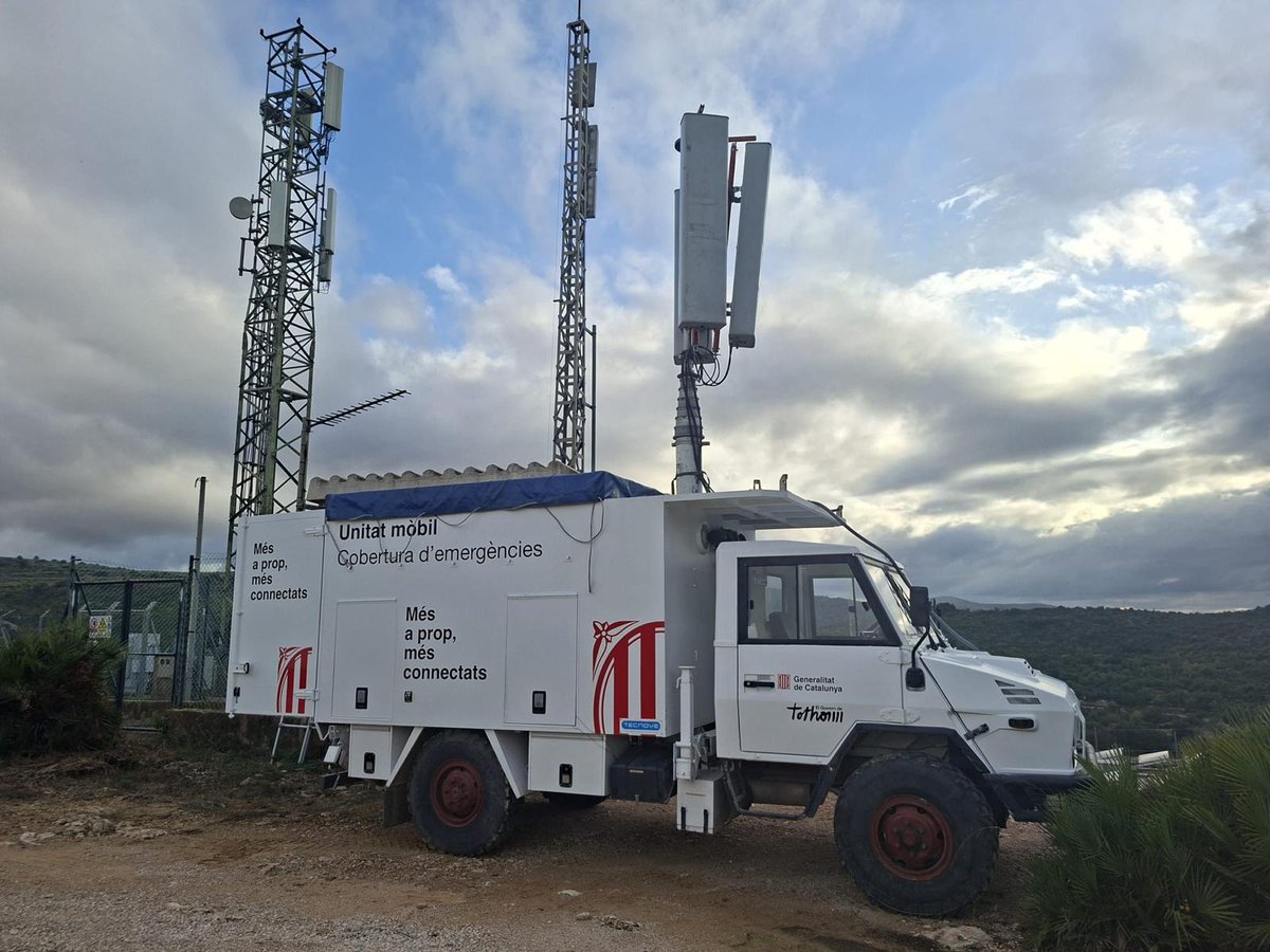 emergenciescat's tweet photo. 📡 Emergència #INUNCAT
La @gencatdigital, en coordinació amb #ProteccioCivil, ha activat la unitat mòbil de connectivitat.
El vehicle està preparat per oferir temporalment serveis bàsics de veu i dades de les principals operadores a les zones afectades que ho requereixin. https://t.co/B9F9VMHV9f