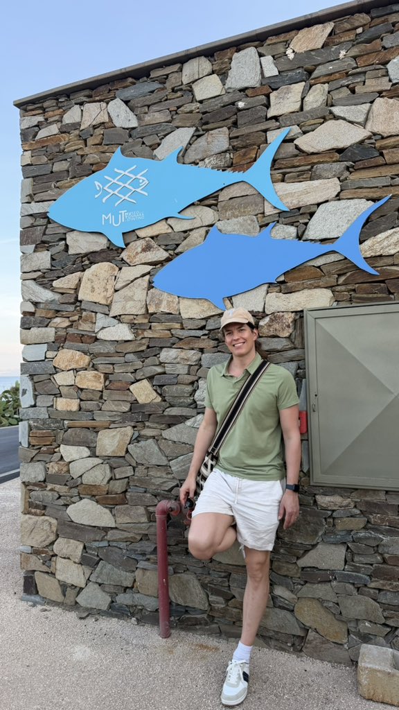 PedroLambertini's tweet photo. En Stintino, al noroeste de Cerdeña, visitamos el MUT, Museo de la Tonnara. Cuenta cómo se interceptaba el paso de los atunes con un sistema de redes y cómo su pesca y procesamiento marcaron la vida del pueblo. Una historia de migraciones, trabajo y conservación de alimentos. https://t.co/FANVpNAQ2d