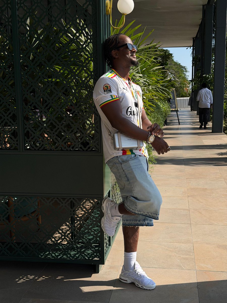 Bmesrimes's tweet photo. Belle journée ❤️💛💚
En ce 2 octobre, jour de l’Indépendance de notre chère Guinée 🇬🇳, une belle rencontre en Côte d’Ivoire avec la Première Dame 🇨🇮❤️
Et pour rendre cette journée encore plus spéciale, « Longue vie à nous » est disponible aujourd’hui 🎶

Bonne fête à tous les Guinéens, au pays et partout dans le monde.
Longue vie à nous 🇬🇳❤️

https://t.co/V3wCy7ZuV4