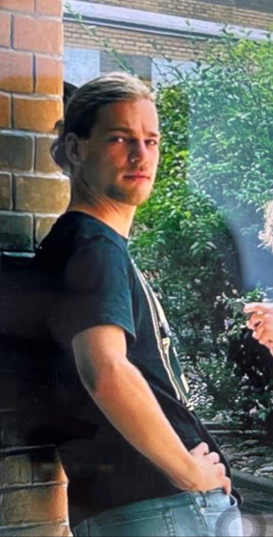 jean_bexon's tweet photo. Appel à témoin - Alexis Chaintreuil, meurtrier présumé de Quentin. 
Si vous avez déjà été agressé à Lyon ou ailleurs par ce militant de Raphaël Arnault, contactez moi en Mp. @jean_bexon

Il est souvent reconnaissable même masqué, lors des agressions, ils portent souvent une coque pour se protéger les parties intimes. 

Il a nettoyé l'ensemble de ses réseaux sociaux avant son interpellation. 
C'est le colocataire du collab de Raphaël Arnault.