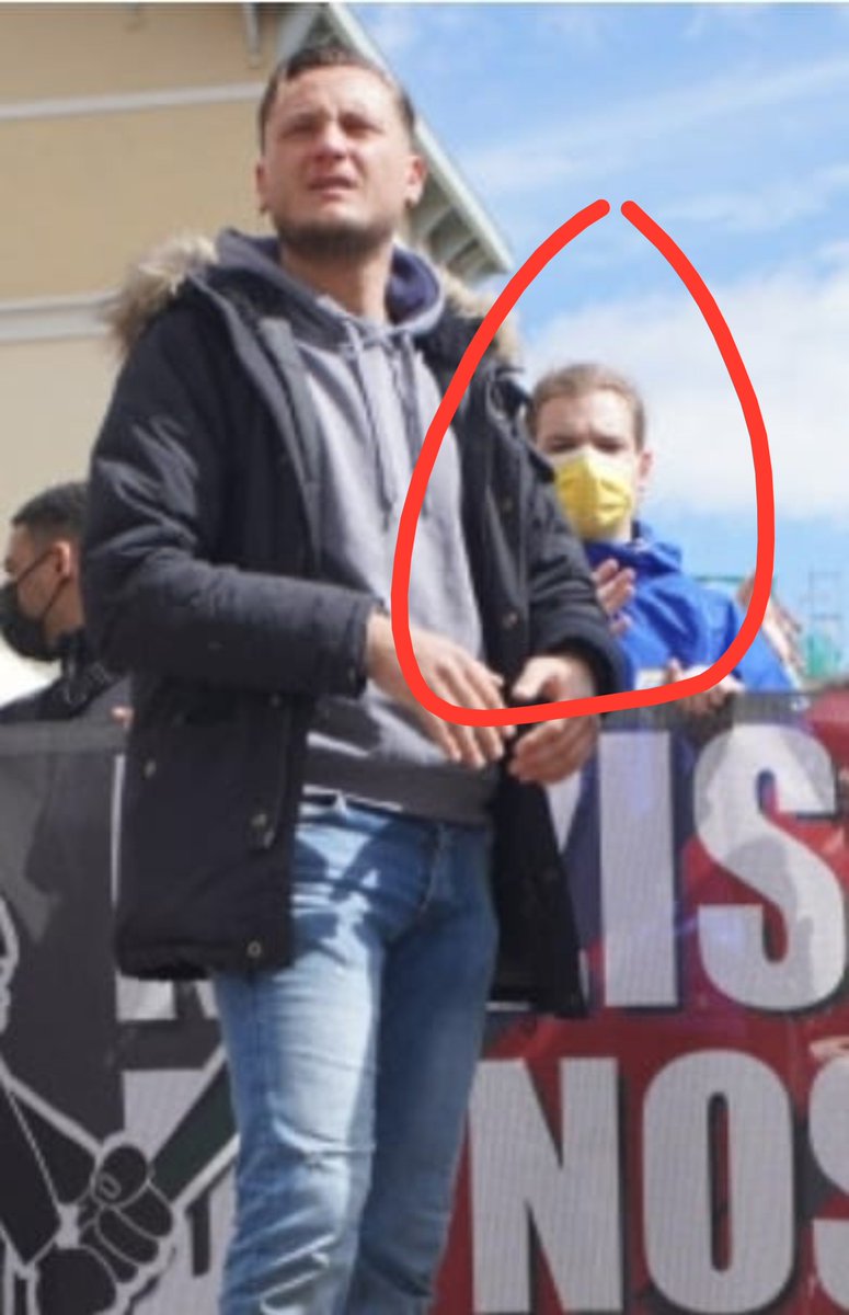 jean_bexon's tweet photo. Appel à témoin - Alexis Chaintreuil, meurtrier présumé de Quentin. 
Si vous avez déjà été agressé à Lyon ou ailleurs par ce militant de Raphaël Arnault, contactez moi en Mp. @jean_bexon

Il est souvent reconnaissable même masqué, lors des agressions, ils portent souvent une coque pour se protéger les parties intimes. 

Il a nettoyé l'ensemble de ses réseaux sociaux avant son interpellation. 
C'est le colocataire du collab de Raphaël Arnault.