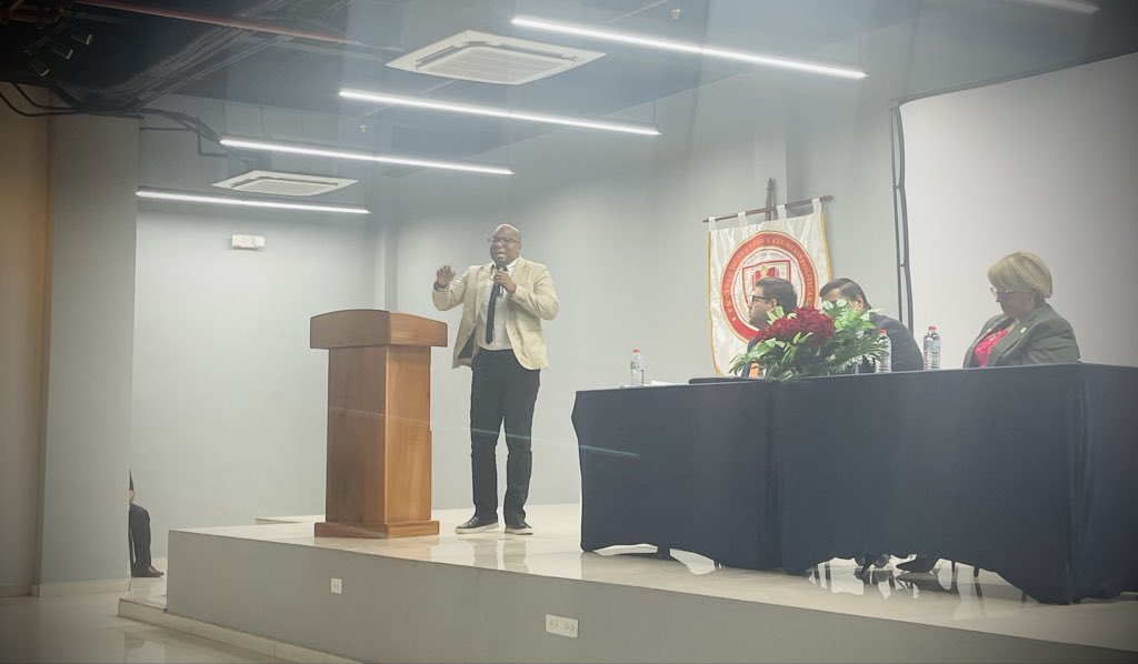 jorgelpino's tweet photo. Presentación de la obra “Manual de acciones constitucionales” del Dr William Yeffer durante la Presentación de Libros Jurídicos en @unachi “el Río Atrato, cuenca y afluentes es una entidad sujeto de derechos a la protección”  Sentencia T-622 @WilliamYeffer @juancanavarro https://t.co/5s3fyLEHb5