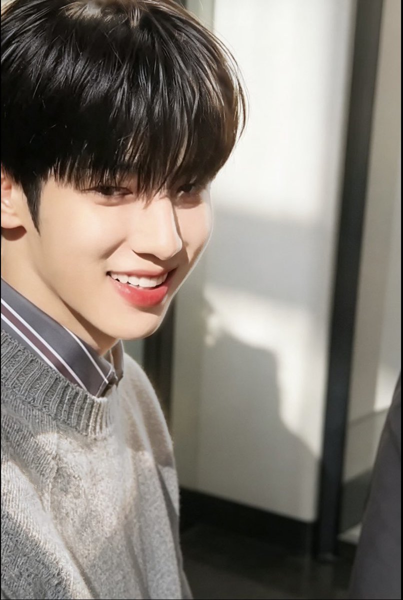 Sasikfj's tweet photo. The wait is almost over. Park SiWoo is ready to shine in LANVIN.

PARK SIWOO AT LANVIN PFWSS27

 #PARKSIWOOxLANVIN #LANVINPFWSS27 #PARKSIWOO https://t.co/FaaulhFpND