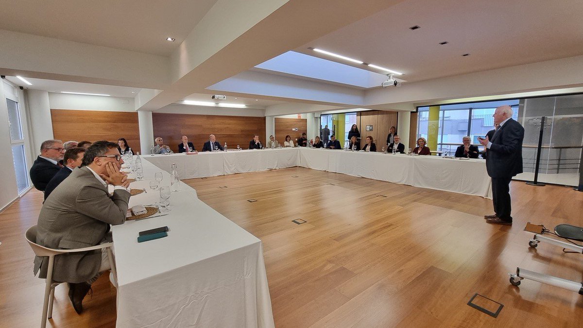 CanalTerrassa's tweet photo. El conseller Jaume Duch escolta de primera mà els reptes d’internacionalització del teixit empresarial de la comarca

https://t.co/o6mJoJdpNc https://t.co/cvJJEQRYEQ