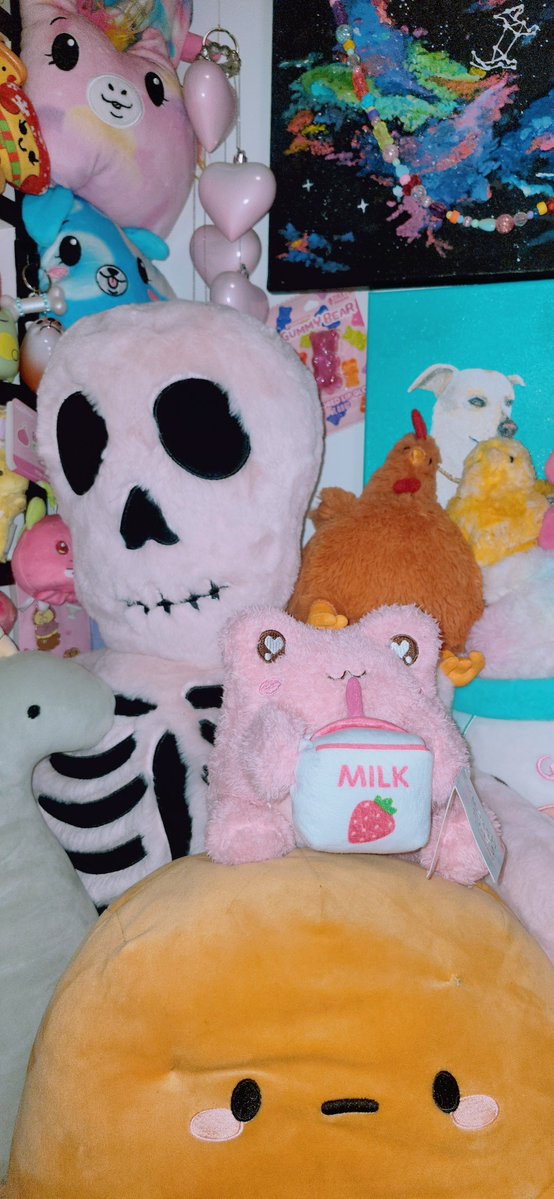 Miichel701's tweet photo. #taro #plushgoals #shake #drink #dessert #CuddleBarn #frog #lilseries #milk #strawberrymilk #toycollector #collectibles #kawaii #plush #plushies #plushcore #stuffed #stuffedanimal #stuffedanimals #pink #plushcollector #collection #collector #collectibles #toy #toys #frogs #myroom https://t.co/eA6RO0W9nB