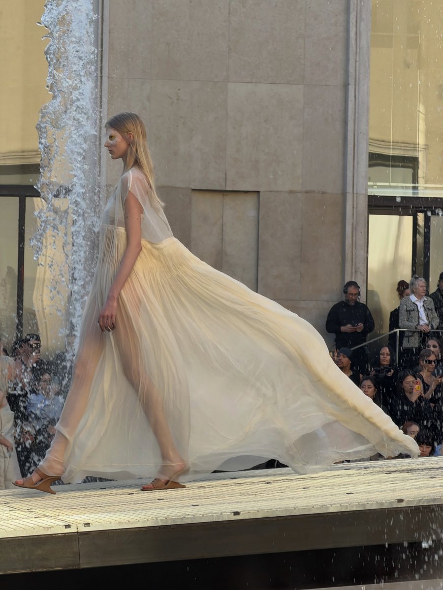 dearvotion's tweet photo. I like Rick at best when he flirts with romance and softness. This is a magnificent gown. https://t.co/9EVPdRAIjB