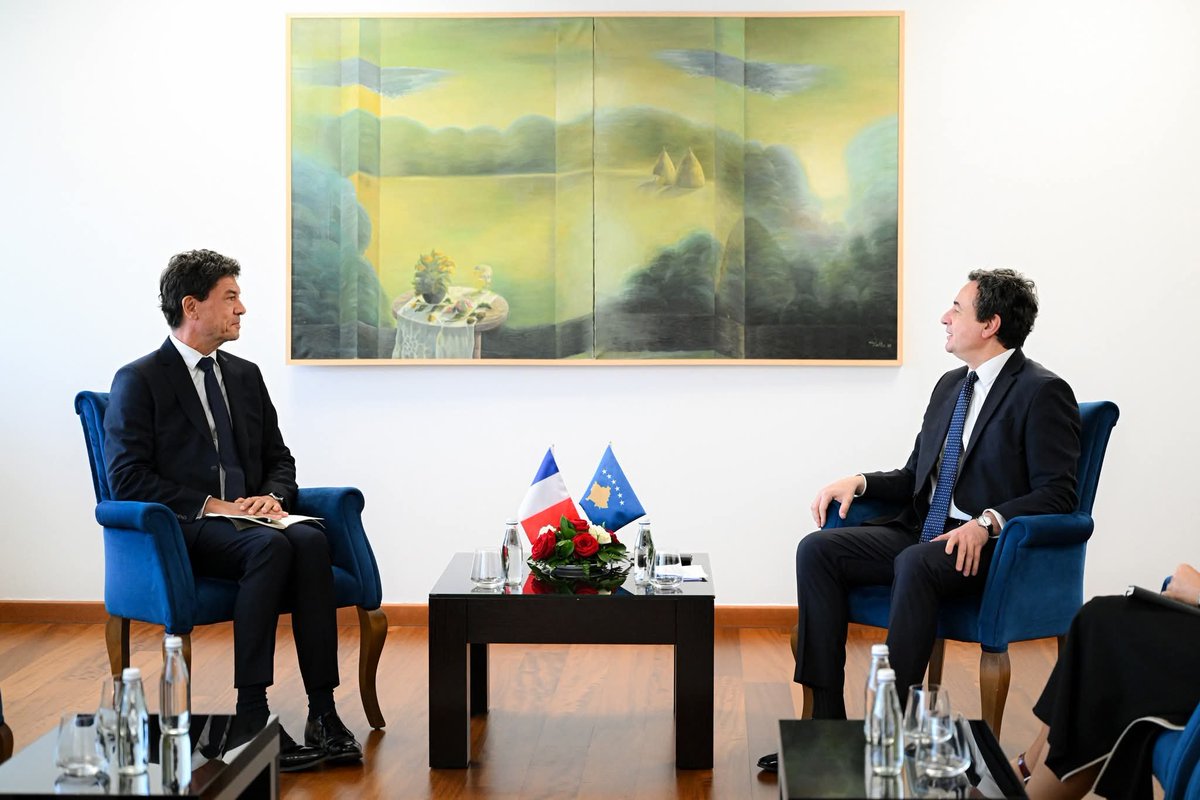 FrAmbKOS's tweet photo. I was pleased to meet with Prime Minister 🇽🇰 Albin Kurti for the first time in my capacity as Ambassador of France to Kosovo.

I congratulated Prime Minister Kurti on his reappointment and reaffirmed my commitment to continuing and deepening cooperation between France and Kosovo in all areas of common interest.

🤝 A constructive exchange and an opportunity to further strengthen our bilateral relations and cooperation.
#franceaukosovo