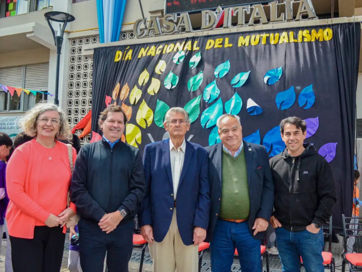 CAMargentina's tweet photo. 🇦🇷 PARANÁ CELEBRÓ EL DÍA NACIONAL DEL MUTUALISMO

La FEDEM y la Sociedad Italiana de Socorros Mutuos, Cultural y Recreativa de Paraná realizaron una jornada de encuentro y celebración junto a representantes del movimiento mutualista y la comunidad. 🙌 https://t.co/dkNpgPz4ND