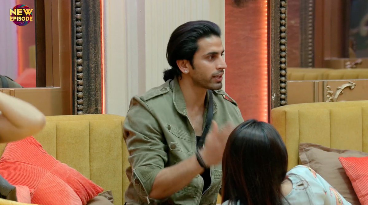 digital_newshub's tweet photo. Gullu’s entertaining side is the best! 😂🔥

#BiggBosss20 #Gullu #BB20 https://t.co/bPb3BCkJC9