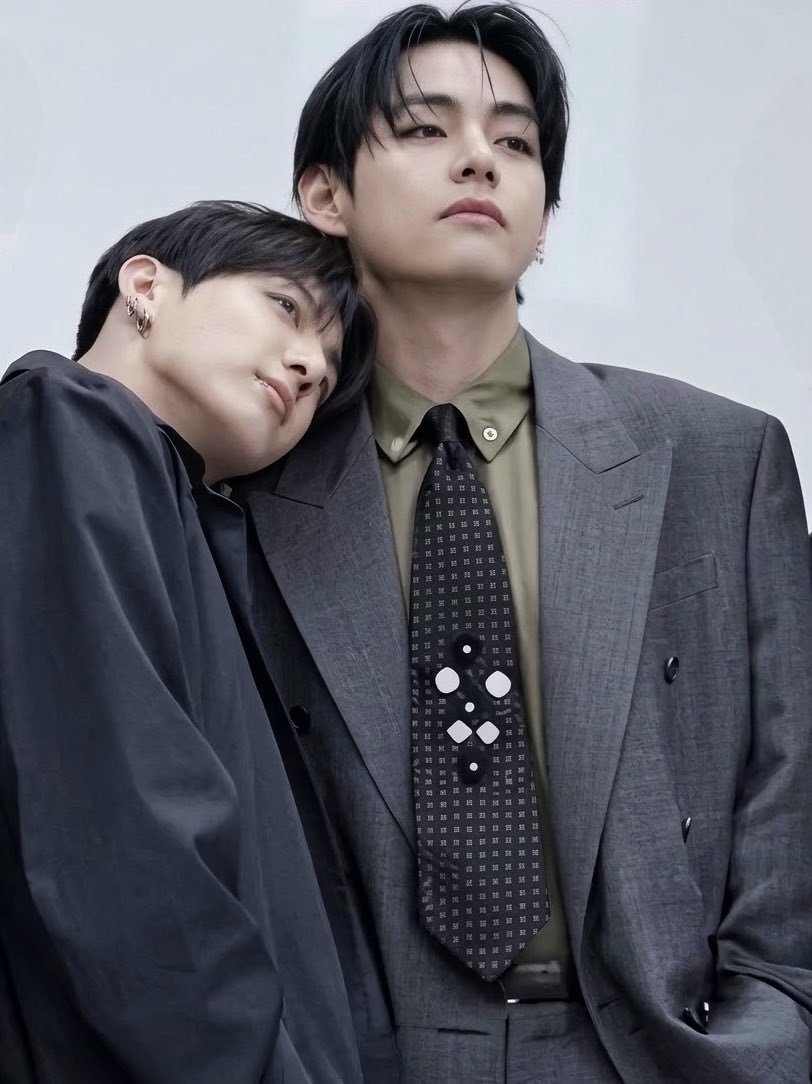 thvmnijungkook's tweet photo. ‼️PROTECT TAEHYUNG & JUNGKOOK‼️

We demand @BIGHIT_MUSIC and 
@HYBEOFFICIALtwt to take every threat against Taehyung and Jungkook seriously and ensure that appropriate measures are taken to protect their safety.

Artist safety comes first‼️‼️

PROTECT TAEHYUNG 
PROTECT JUNGKOOK 
PROTECT YOUR ARTIST
BIGHIT AND HYBE TAKE ACTION
#ProtectTaehyung 
#PROTECTJUNGKOOK
#ProtectYourArtist 

Make sure to report the antis‼️

1. Save the link, username, date, and a screen recording
2. Report the post on the platform (violent threats)
3. Report to HYBE: https://t.co/dyMReow6tM
4. Block. Don't qt or reply.