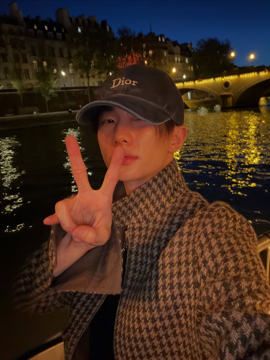for_hynjin's tweet photo. 랑이픽..♡
센강디올현진이참좋다 https://t.co/1LhV76RJMI