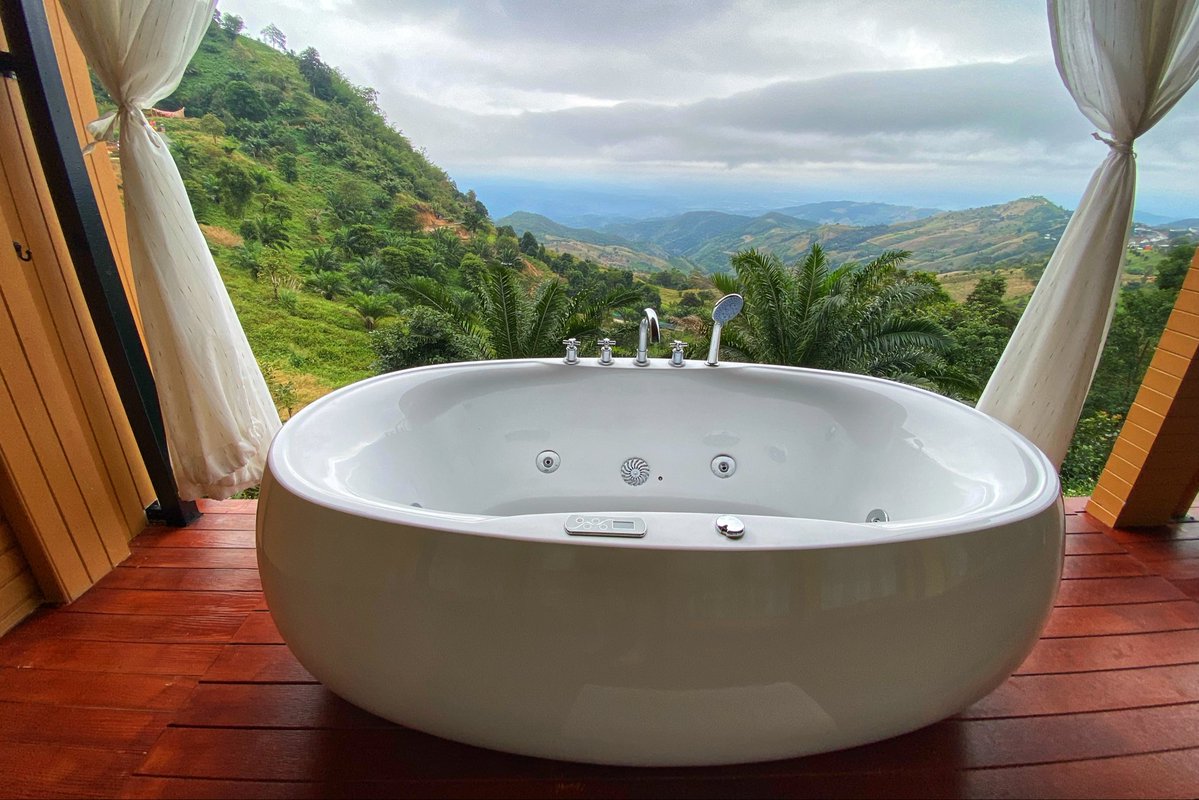 Biohazard_th's tweet photo. The bathtub gives you comfort, warmth, and a place to rest. The view gives you inspiration.
Which one do you prefer? https://t.co/mOPJnPf3pM
