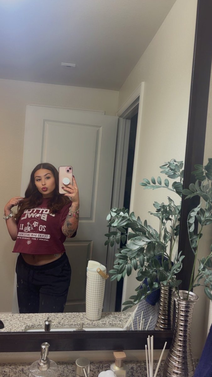cherrydazeeee's tweet photo. All you money belongs to me https://t.co/ldmZADRzJf