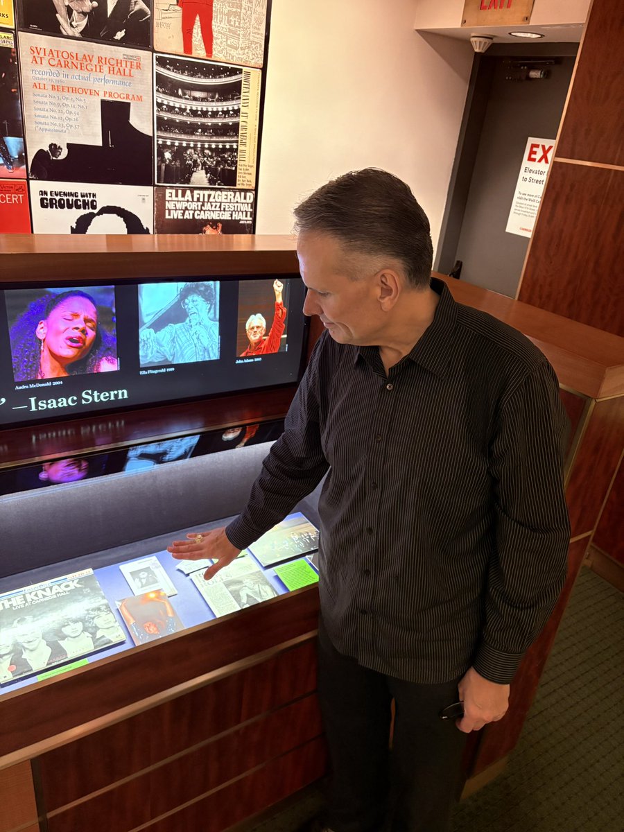 TommyBayiokos's tweet photo. I’m truly touched that Laura now has a spot at the historic @carnegiehall - a venue in which I performed too & originally met Laura just a block away; now my new residence area. ~ Fabulous! 🎬 #LauraBranigan #CarnegieHall #Songstress #IconicStage @PageSix #WorldsGreatestSinger 🌹 https://t.co/QAt5Jxx0nM