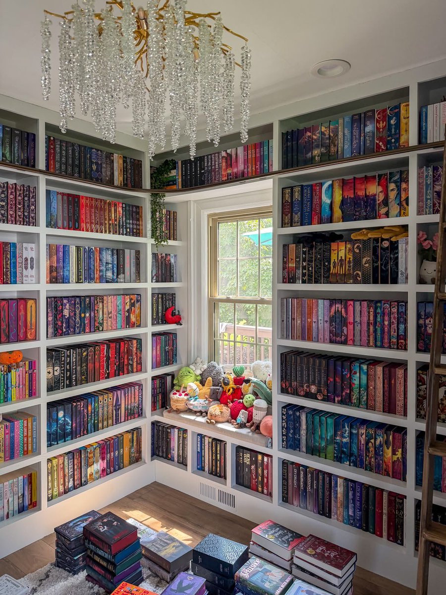Briellefine's tweet photo. Dream home library ✨♡📚🥹 https://t.co/Drmd4OdRY9