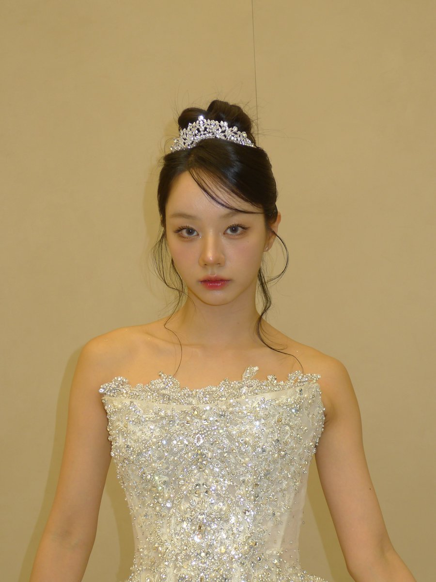 della_rezcha's tweet photo. a princess 👸 

from hyeri ig post https://t.co/blDjocHDbK