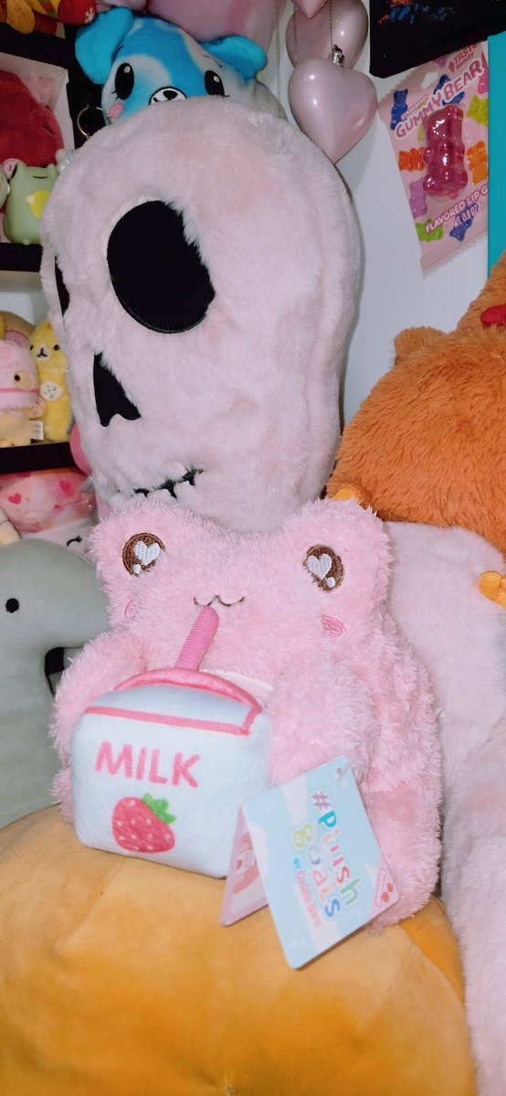 Miichel701's tweet photo. #taro #plushgoals #shake #drink #dessert #CuddleBarn #frog #lilseries #milk #strawberrymilk #toycollector #collectibles #kawaii #plush #plushies #plushcore #stuffed #stuffedanimal #stuffedanimals #pink #plushcollector #collection #collector #collectibles #toy #toys #frogs #myroom https://t.co/jqPP3R5ROf