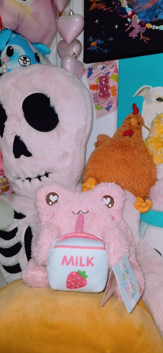 Miichel701's tweet photo. #taro #plushgoals #shake #drink #dessert #CuddleBarn #frog #lilseries #milk #strawberrymilk #toycollector #collectibles #kawaii #plush #plushies #plushcore #stuffed #stuffedanimal #stuffedanimals #pink #plushcollector #collection #collector #collectibles #toy #toys #frogs #myroom https://t.co/jqPP3R5ROf