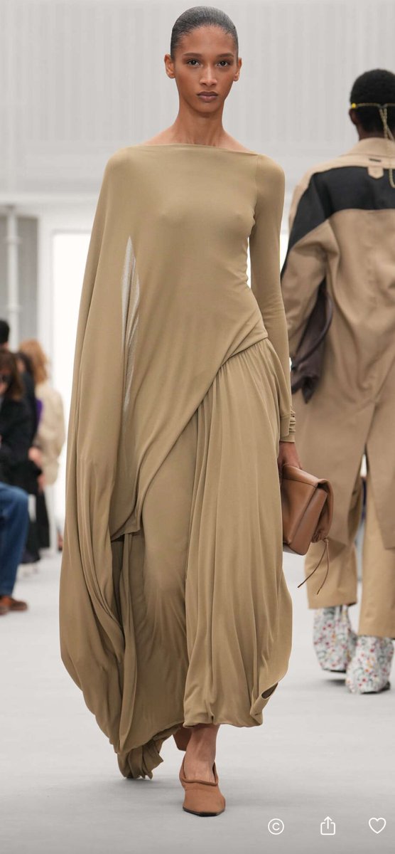 rrtechfashion's tweet photo. loewe ss 27| paris https://t.co/QhJ15vovDJ