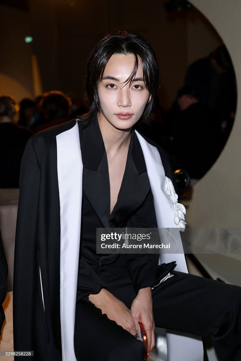 wonubliss's tweet photo. JEONGHAN at Paris Fashion Week for Givenchy show. 

#JEONGHANxGIVENCHY #GivenchySS27
#ParisFashionWeek @pledis_17 @givenchy https://t.co/knFxS888ph