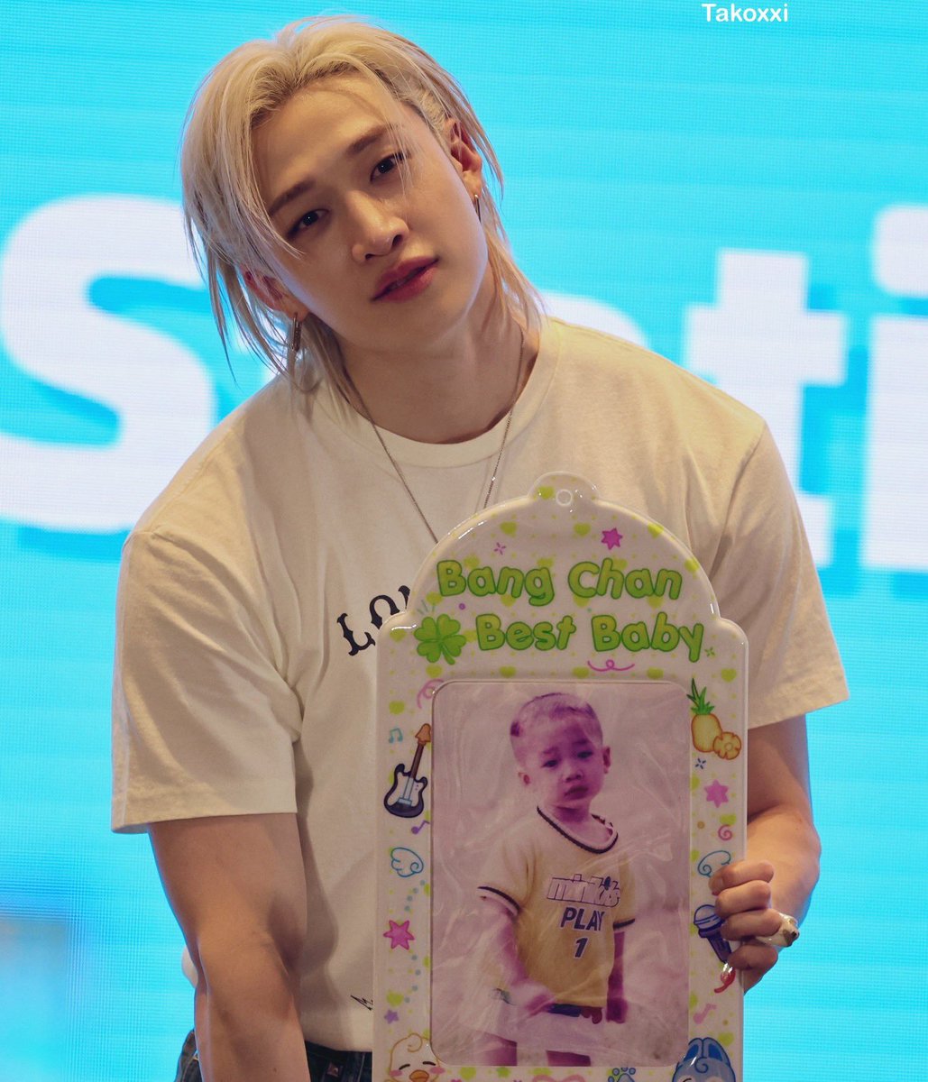 CHANBAHNGLOOKS's tweet photo. https://t.co/0SW4Mo4uiO