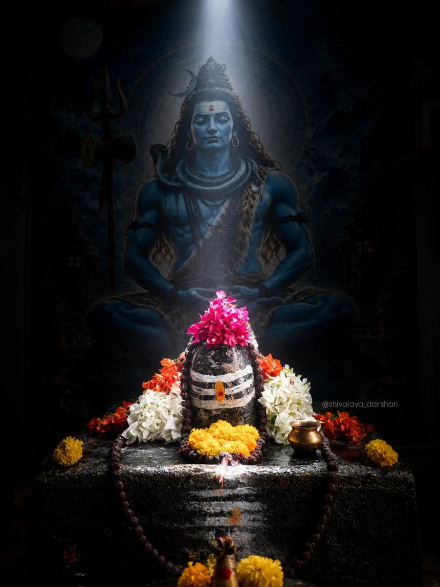 mohaanvankudoth's tweet photo. శివ!
చిరునవ్వుల ముసుగుల వెనుక
స్వార్థపు నిజాలు చూడలేక మోసపోయాను...
అందరూ ఉన్నారనుకున్న భ్రమ వీడి, కన్నీటి ఏకాంతంలో నిలిచినప్పుడు గానీ తెలియలేదు...
నన్ను ఓదార్చే ఏకైక నాథుడవు నీవేనని.
ఓ శ్మశానవాసీ, కపాలధారీ!
ఈ మాయా లోకపు క్షణిక వర్ణాలు నా కంటికి భారమయ్యాయి. https://t.co/IdqRToJ0uS