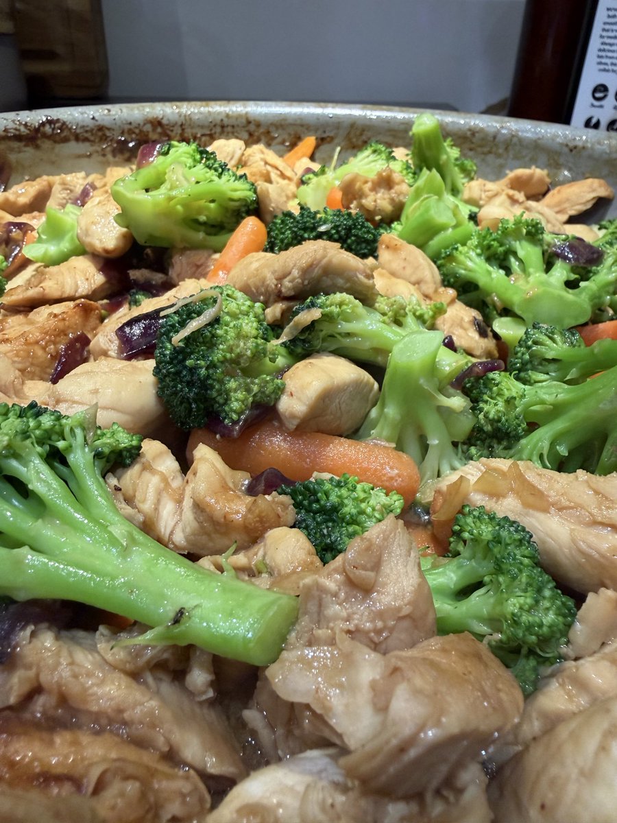 ChefMikeBercsa's tweet photo. Some chicken stir fry, and jasmine rice for dinner last night 😋 https://t.co/pcRuWCHzh7