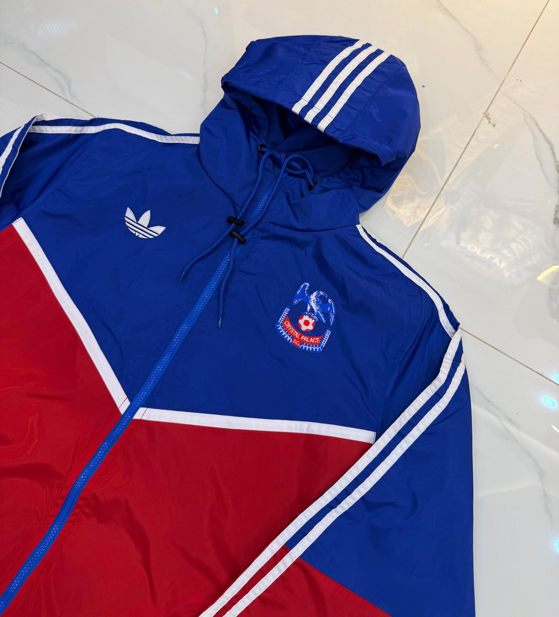 palaceretro1's tweet photo. ❗️COMPETITION❗️

Our new waterproof jacket will be on sale next Thursday 08/10 @ 6pm 

50 will be on sale ✅ 

To win before free before that:

•Repost 🔄
•Follow ❤️
•Comment size ⬇️
•Join our discord - https://t.co/AbBLsjWQ4q

Winner announced Tuesday

@PalaceReport 

#CPFC https://t.co/EIVMUC7Kuw