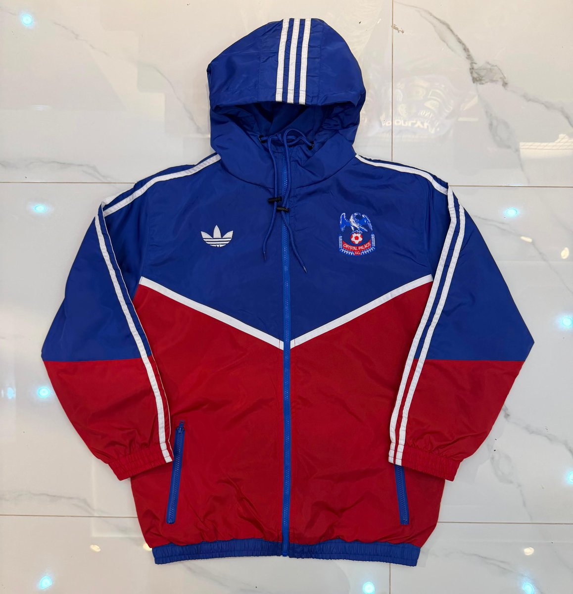palaceretro1's tweet photo. ❗️COMPETITION❗️

Our new waterproof jacket will be on sale next Thursday 08/10 @ 6pm 

50 will be on sale ✅ 

To win before free before that:

•Repost 🔄
•Follow ❤️
•Comment size ⬇️
•Join our discord - https://t.co/AbBLsjWQ4q

Winner announced Tuesday

@PalaceReport 

#CPFC https://t.co/EIVMUC7Kuw