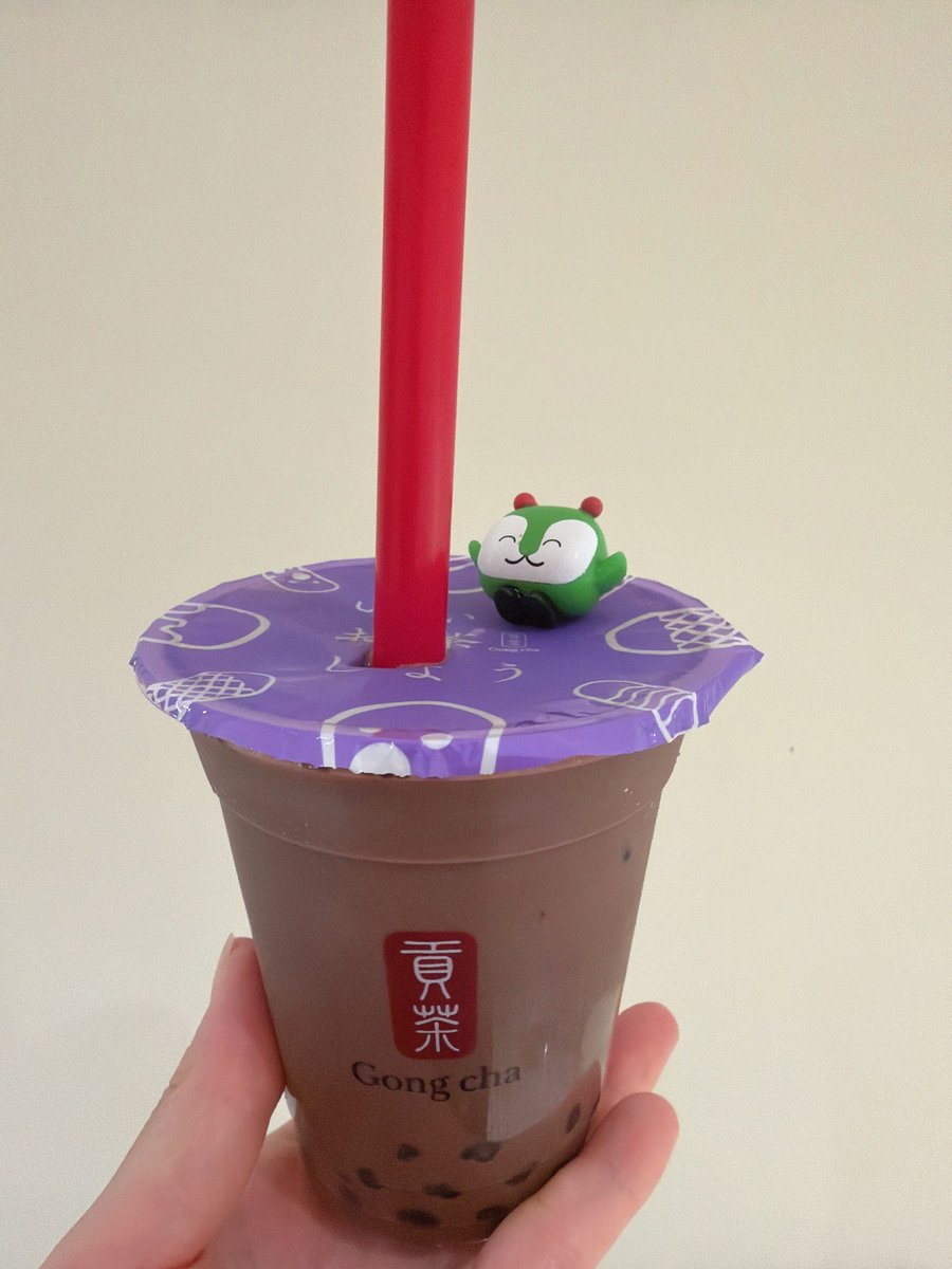 _4cwsm's tweet photo. 高須幹弥がチョコミルク甘さ普通で飲んで「タピオカが味しないからちょうど良い」と言ってて、甘さゼロ民の自分はいやタピオカは甘いが❓と思い試しに甘さ普通にしてみたら飲み物の甘さが勝つからタピオカが味しなかった！！幹弥！！飲み物が甘すぎるだけや！！！ https://t.co/BO0UkucG2L