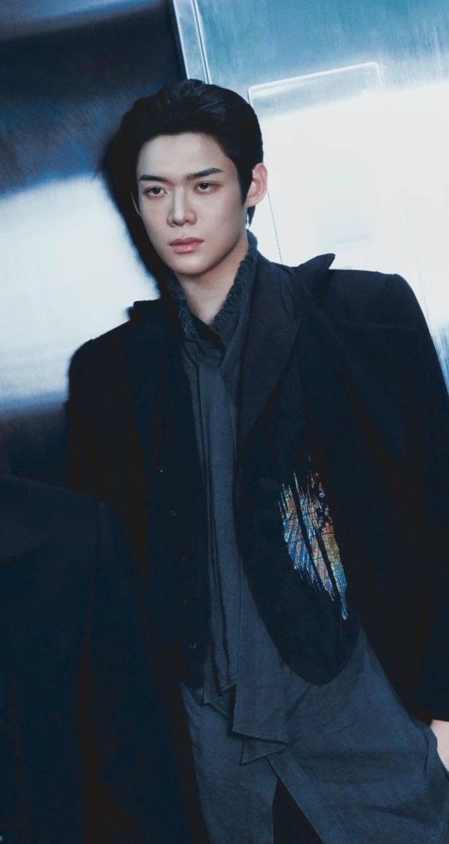 maiii_ieee's tweet photo. Thần thái của Yoonsik và tinh thần Yohji Yamamoto kết hợp với nhau quá đẹp

KIMYOONSIK YOHJIYAMAMOTO SS27 

#YohjiYamamotoxKIMYOONSIK
#YohjiYamamoto
#YOONSIKPFWSS27 https://t.co/Vj7WMTYBAS