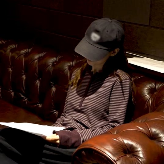 kkyuchiware's tweet photo. the long sleeve the cap the brown couch... this is #forme https://t.co/ktuXgXUvoD