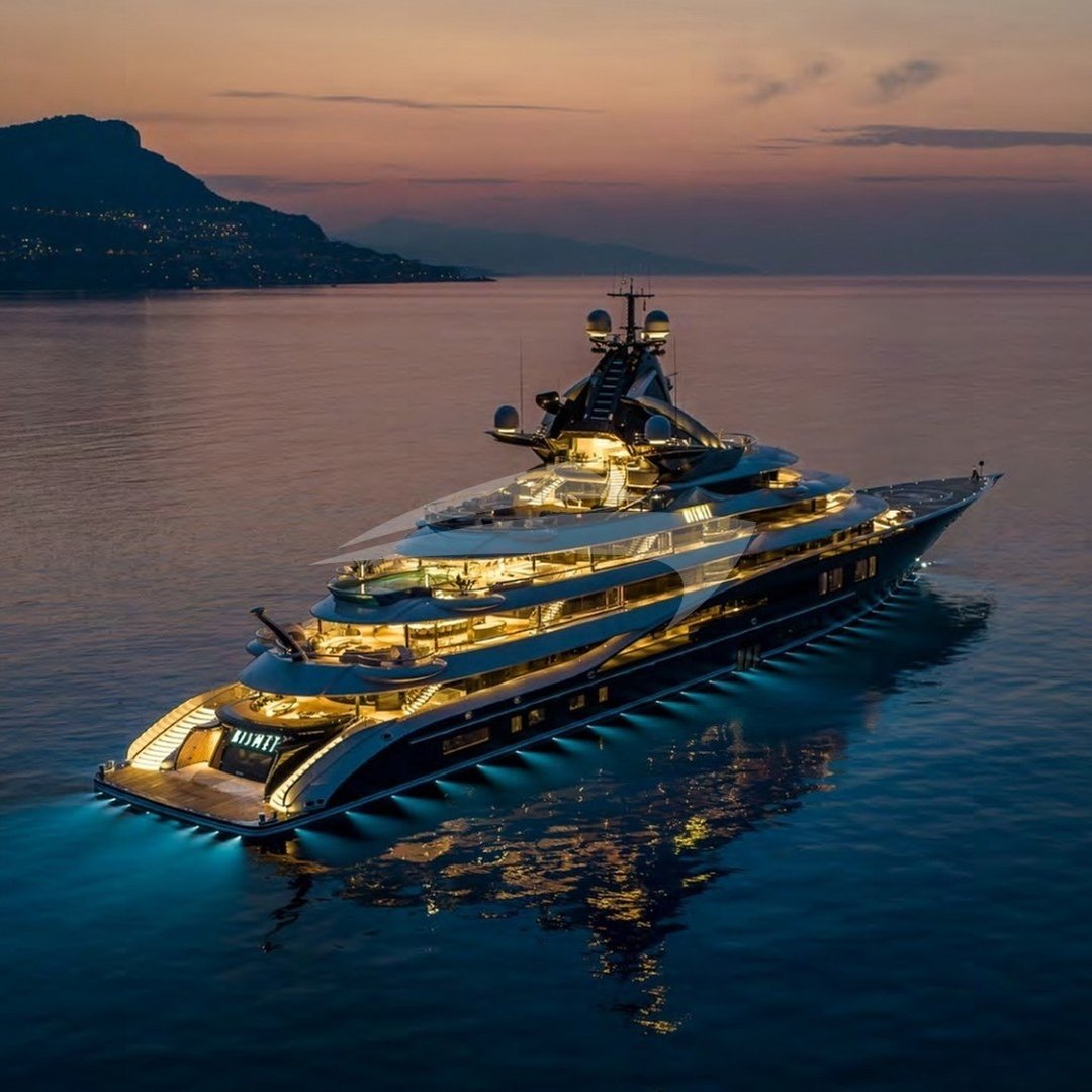 republiqueBRA's tweet photo. 🚢 💰 Daniel Vorcaro gastou R$ 64,4 milhões (11 milhões de euros) para alugar um iate de 122 metros, com oito cabines, piscina, boate e heliponto, para comemorar o aniversário de sua então mulher, Martha Graeff, em agosto de 2025; além disso, organizou uma sequência de oito festas em Saint-Tropez.