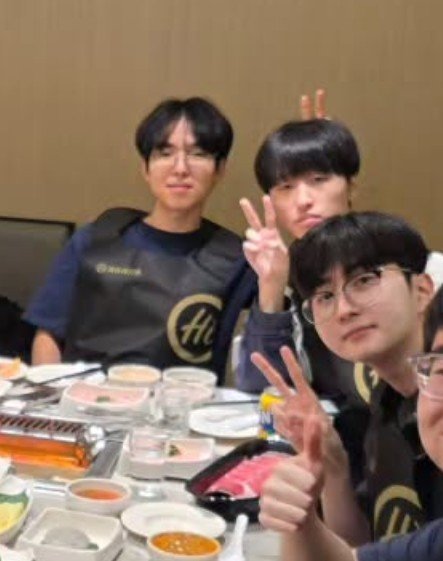 xdonutchorusx's tweet photo. Guti insta story🐹🫶🏻 
look at cypher and eclipse🥹🫳🏻🫳🏻🫳🏻 https://t.co/Jg4uwDHWCq