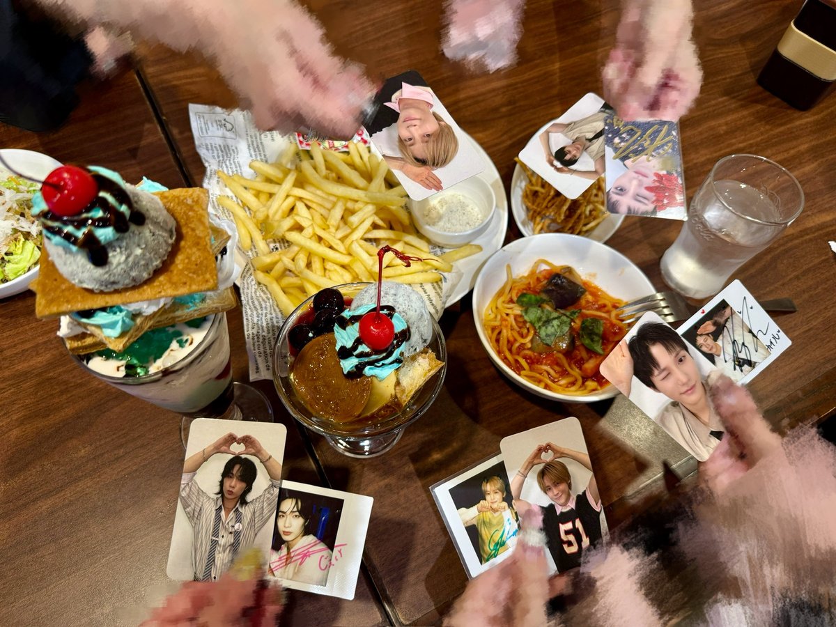_a_812's tweet photo. 평일에도 파이팅했어❤️‍🔥
주말도 파이팅하자🤍💚🖤❤️
#에피랑_여기_왔섭 https://t.co/fL0bSQ8o6V
