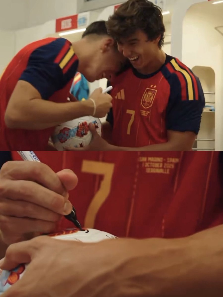 MadridXtra's tweet photo. Gonzalo García signing Carlos Espí’s hattrick ball. 🇪🇸🤍 https://t.co/NfcutfIFC4