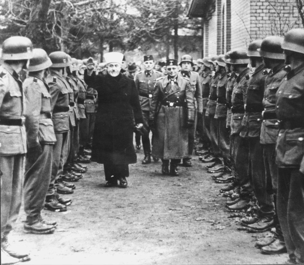 TheTradeTheTake's tweet photo. You, western antisemites, whether you are of the woke variety or the nazist/fascist variety, you have a problem of deconnection with reality, with facts...I mean who told you that people are leaving Israël ??? As for Greece, I am greek actually, let me tell you that we' re just grateful to Israeli protection, because without their recent alliance with us, your friend Erdogan would already have invaded the Aegean.
NB: speaking of facts, I give you as an exercice to check and tell me who the guy below is...who knows, that may induce you to open a book of History...