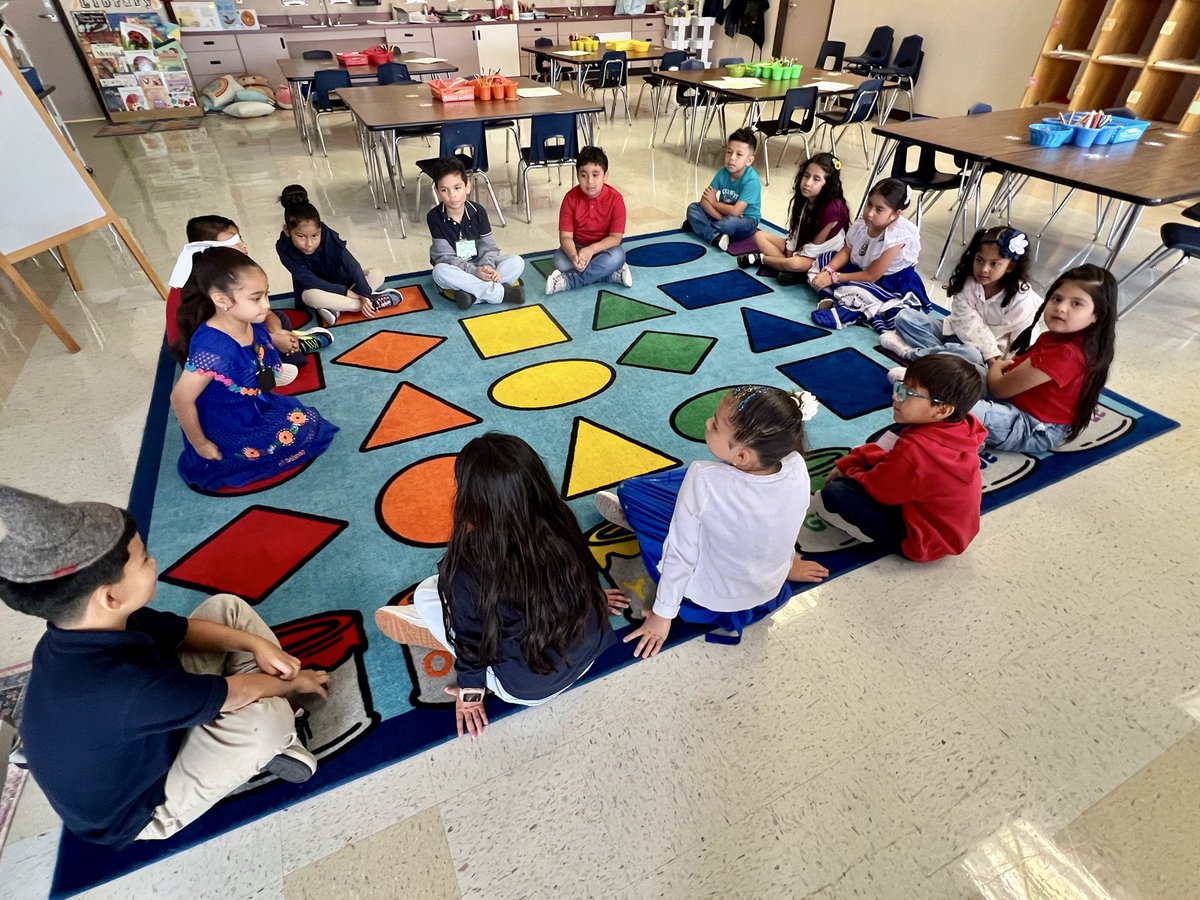 ArtTeacherAlli's tweet photo. Every art class starts with a Do Now followed by Good News, a tool I learned from @teachworthy and @iheartckh. We share first with turn and talk and then whole group (with the talking hat!). It’s a great way to build artist communities and connect with our @KennedyCougs 🐾❤️ https://t.co/i8K9xr4lJG
