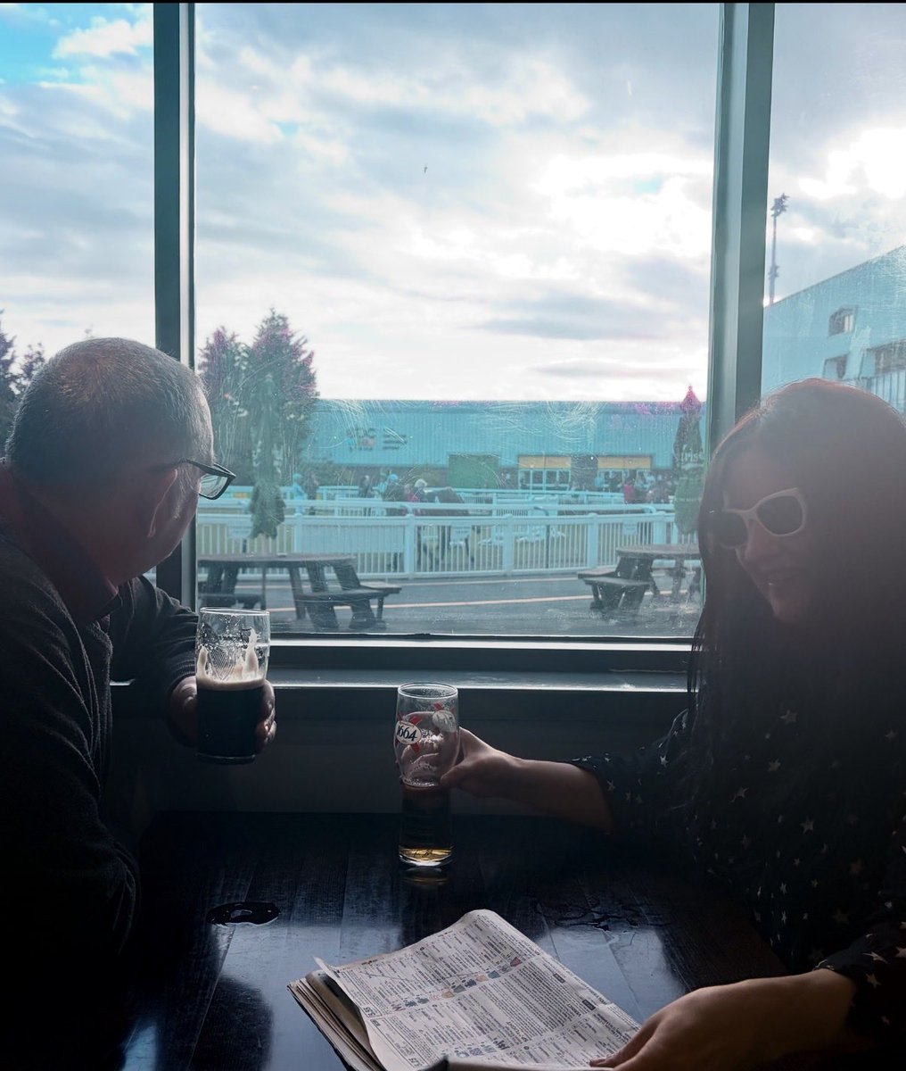 _Nightingales's tweet photo. It’s FRIDAY and a day at the races with your favourite outsiders, The Nightingales (only way we can get a band meeting these days). Putting all our bandcamp Friday sales on the 17.55 and hoping it’ll get us a pint and sausage in Europe next month. Down ze hatch XXX https://t.co/fmyDZiZyqh