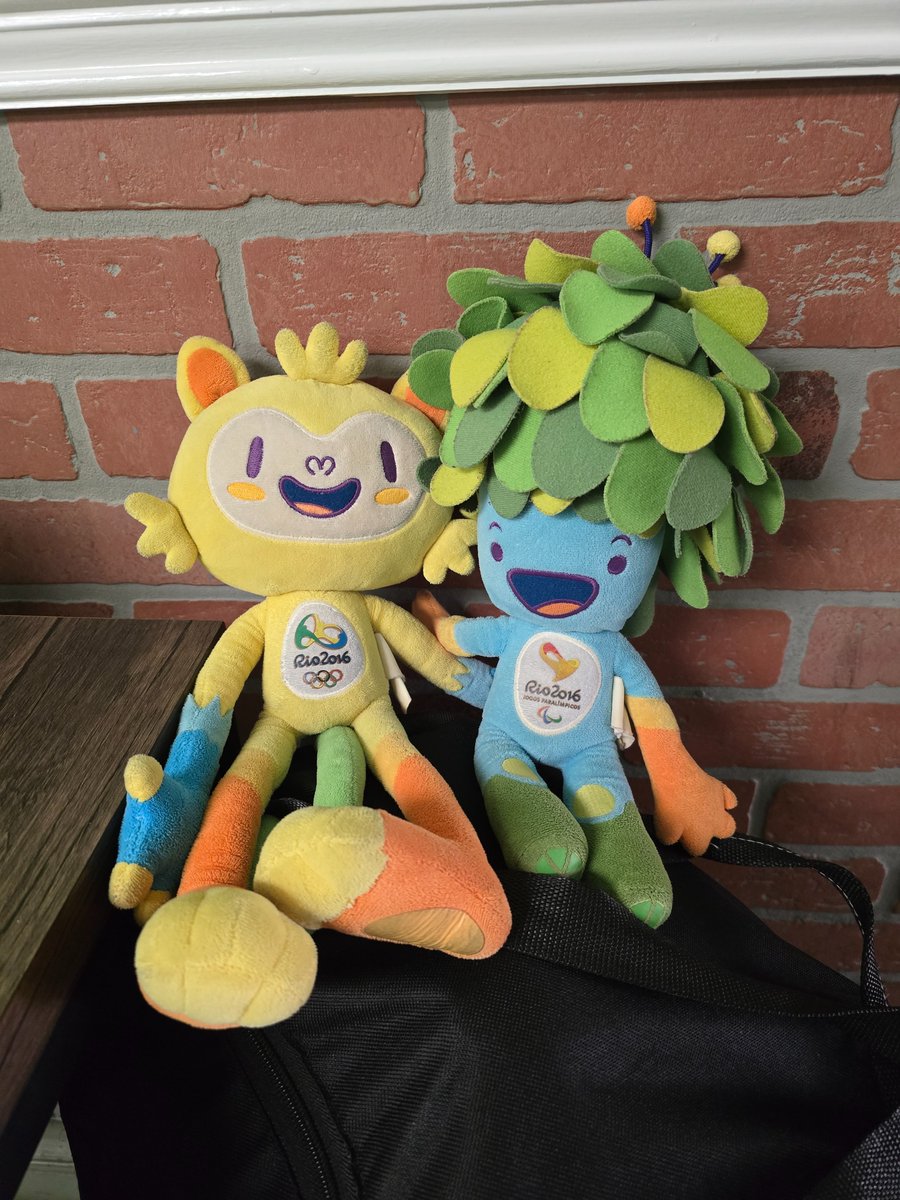 mirelle_mojena's tweet photo. we're at a local restaurant today after my toe procedure to celebrate their birthday today!

#mascotverse #rio2016 https://t.co/9YeWzfjZtB