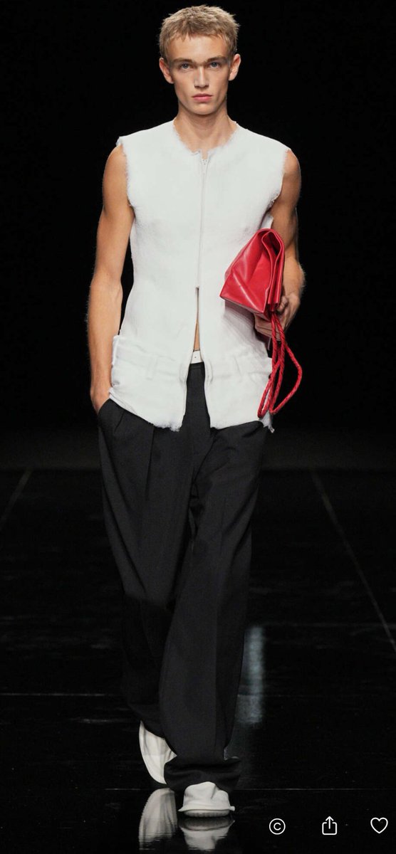 rrtechfashion's tweet photo. issey miyake ss27| paris https://t.co/W0kIhbBm3r