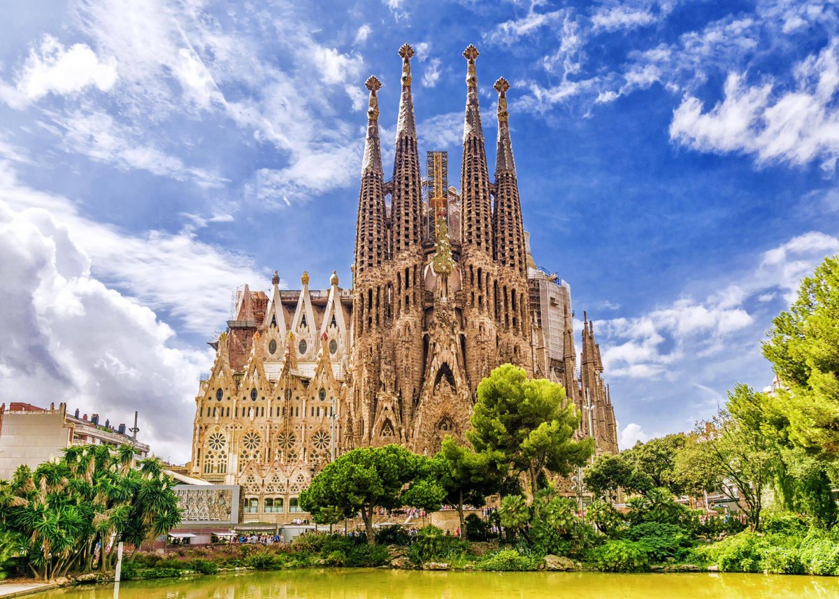 LuciaWinchihpk's tweet photo. @BarcelonaTurismo Desayunar con churros calientes y vistas a la Sagrada Familia es la mejor forma de empezar el día! https://t.co/aUX39gneul