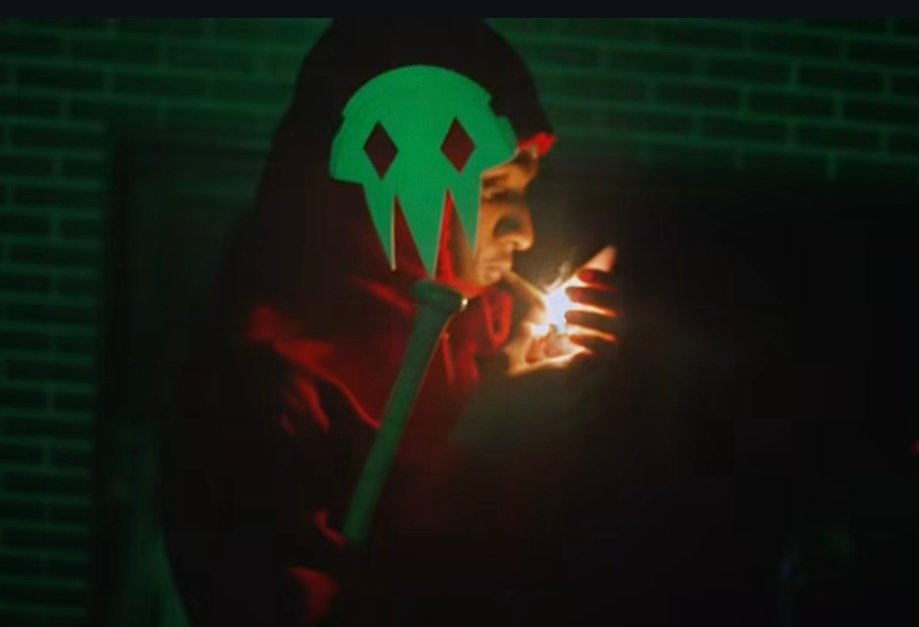 ochomaje's tweet photo. guettez le masque de Beewaba dans l'annonce de Bedry est aussi dans le snippet de Sherifflazone !

y'a un monde où y'a une connexion entre eux sur le projet de Bedry hein 👀 https://t.co/m6WkTxNUCc
