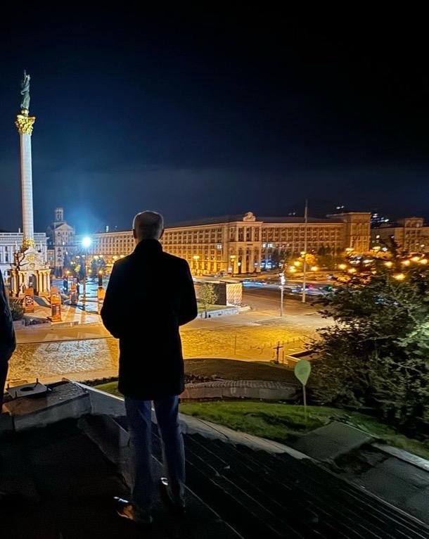 KBurgerDirven's tweet photo. Zelensky🇺🇦 heeft onderschepte RU plannen voor de winter openbaar gemaakt. De aanvallen richten zich op Kyiv, Kharkiv, Odesa en Lviv. Het doel: de steden isoleren, het moreel breken, chaos zaaien en een nieuwe vluchtelingenstroom naar de EU.
Het westen kijkt toe. Net als in 1939. https://t.co/XvhWKUmLRv