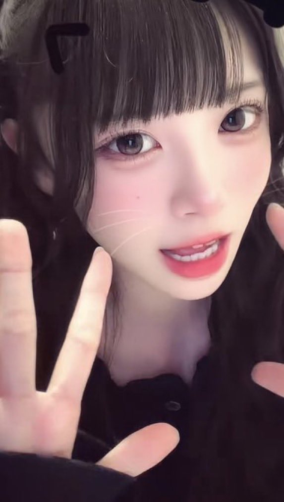 nonaru_10's tweet photo. 1人で二役やろうとしてバグるの可愛い笑
#まむにくまっちゃう https://t.co/jRBaauz5yL