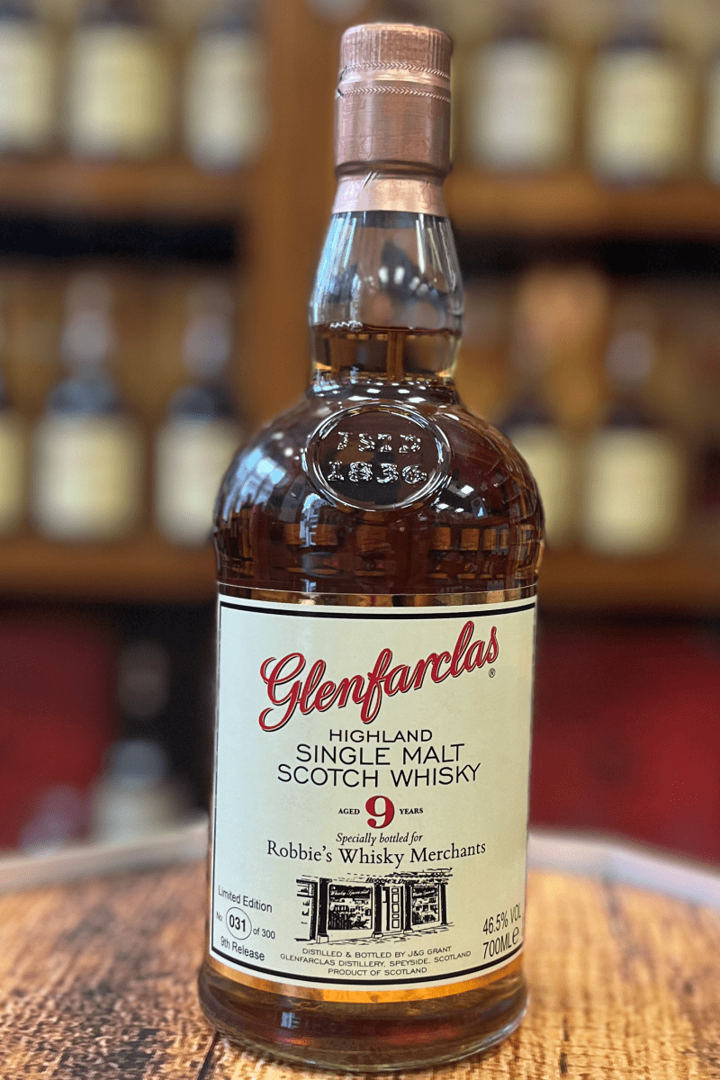 RobbiesDrams's tweet photo. Glenfarclas 9 Year Old
Robbie's Whisky Merchants Exclusive Bottling
9th Release - 300 individually numbered bottles.
Rich and creamy with an undertone of mixed spice,almonds, butterscotch, heather honey, lime peel and Oloroso Sherry on the tail.
https://t.co/cPC1Ed1KGL https://t.co/Wr4vqi2IAO